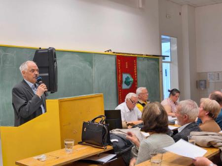 - zbor Društva upokojencev Ravne (4)predsednik Avgust Jurc